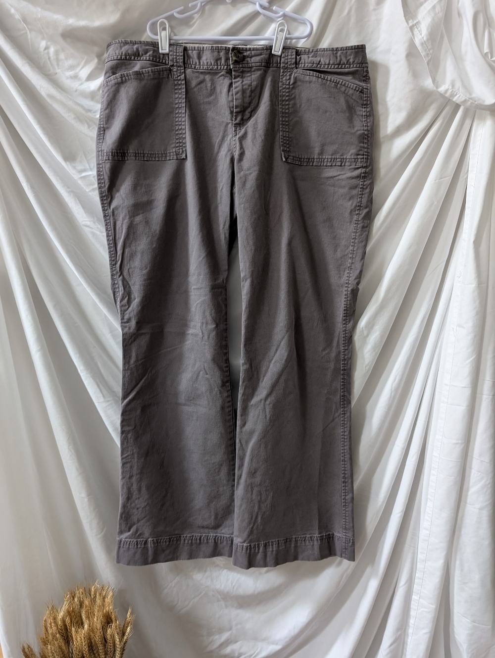 Old Navy Women's Wide-Leg Chinos in Charcoal Gray